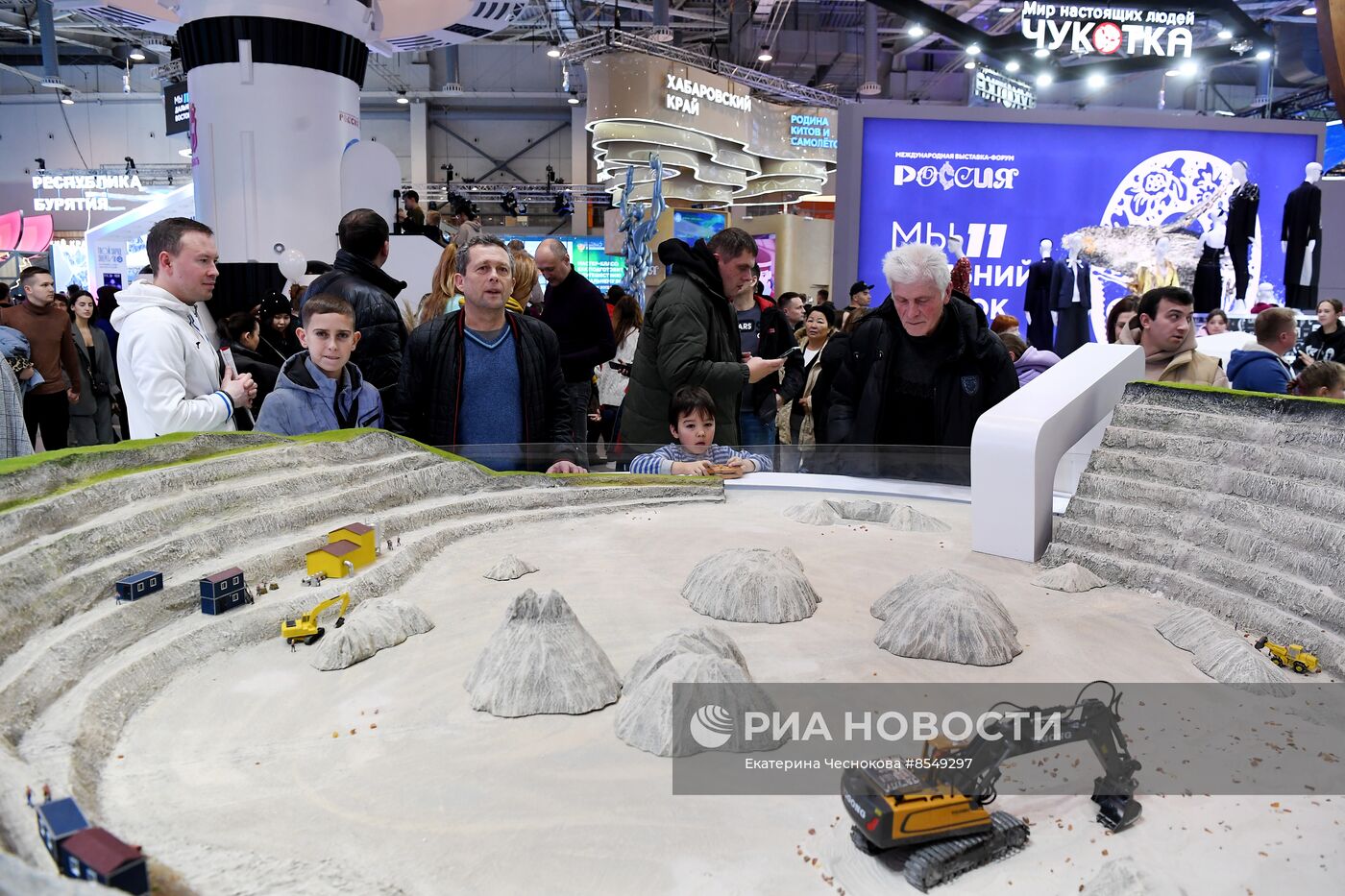 Работа выставки "Россия"