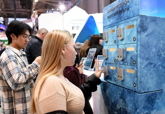 Работа выставки "Россия"