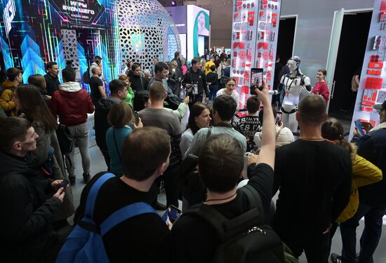 Работа выставки "Россия"