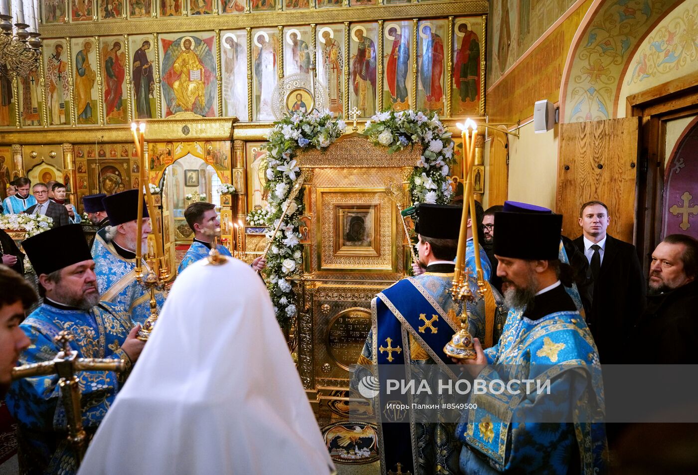 Патриарх Кирилл представил оригинальную икону Казанской Божией Матери в Успенском соборе Кремля