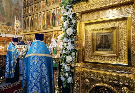 Патриарх Кирилл представил оригинальную икону Казанской Божией Матери в Успенском соборе Кремля