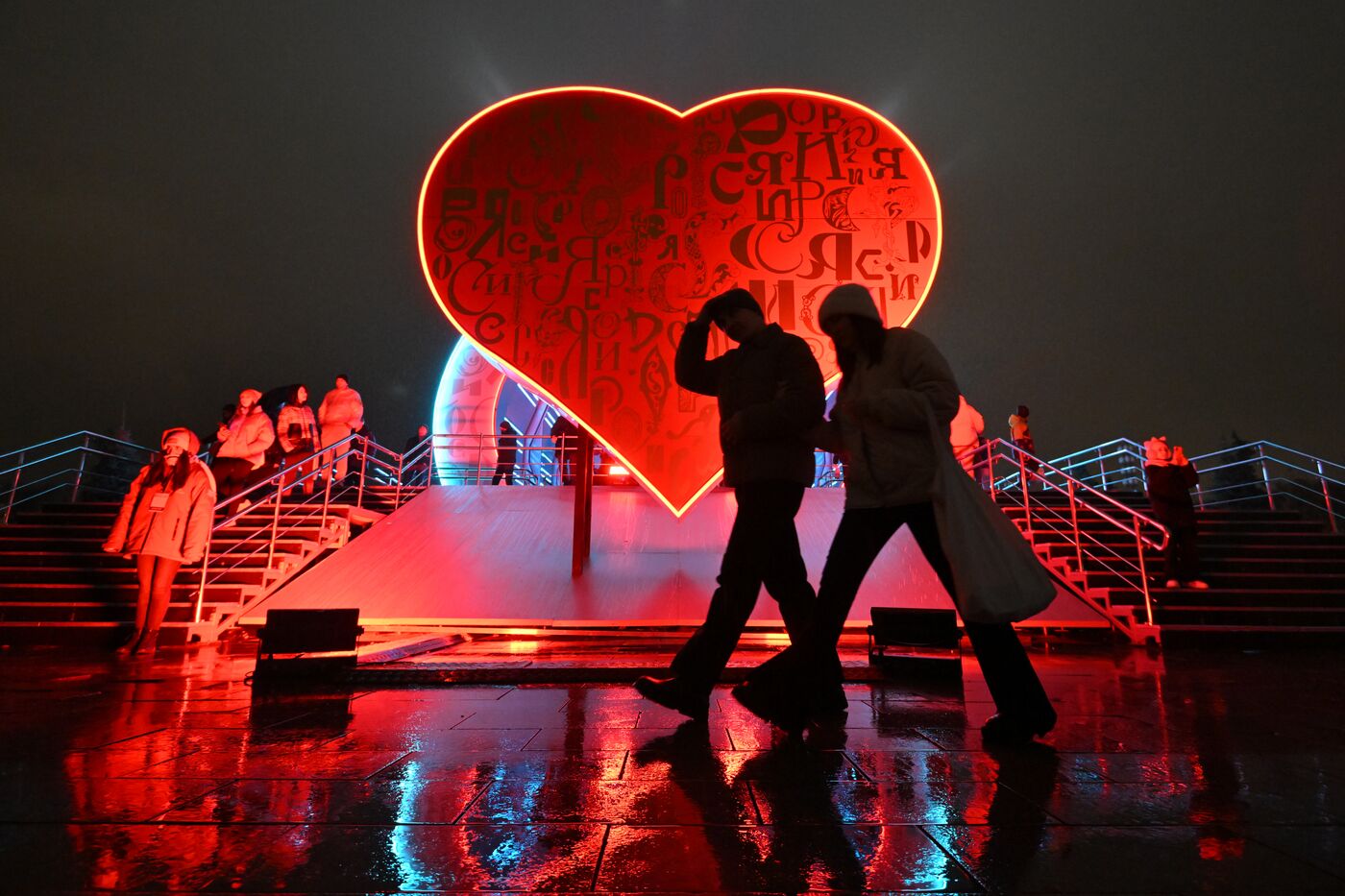 Выставка "Россия". Подсветка ВДНХ в честь открытия