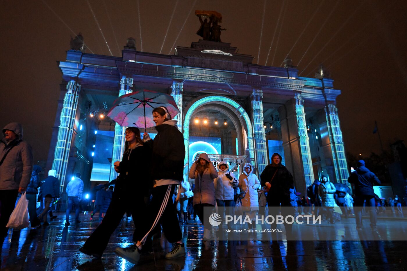 Выставка "Россия". Подсветка ВДНХ в честь открытия