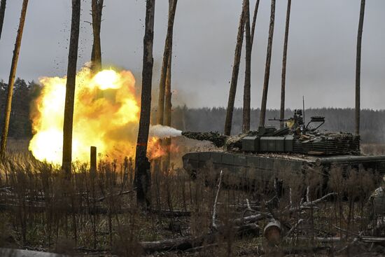 Боевая работа экипажей танков Т-80 на Краснолиманском направлении СВО