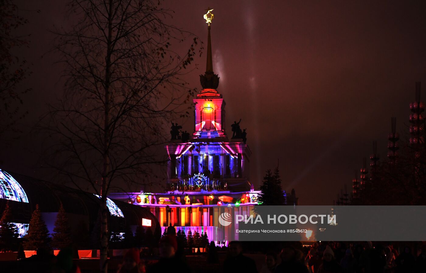 Выставка "Россия". Подсветка ВДНХ в честь открытия 