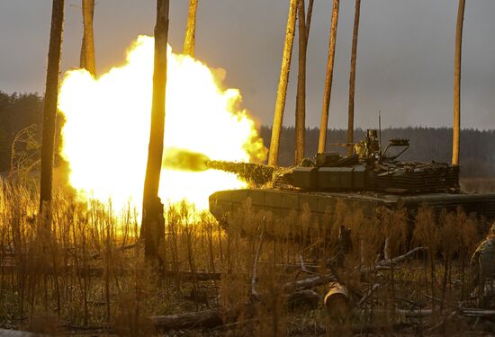 Боевая работа экипажей танков Т-80 на Краснолиманском направлении СВО