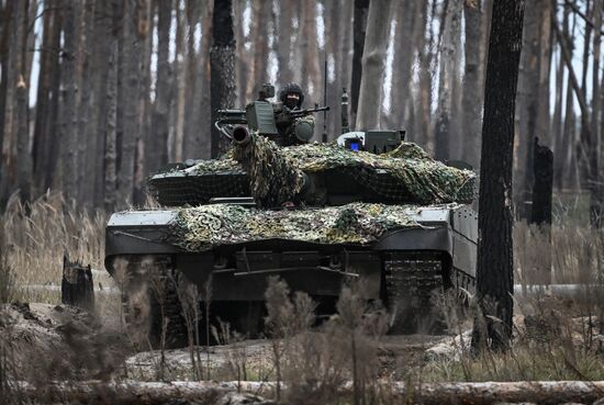 Боевая работа экипажей танков Т-80 на Краснолиманском направлении СВО