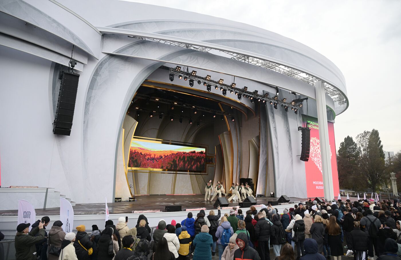 Выставка "Россия". Международный конкурс детского и юношеского творчества "Роза ветров"