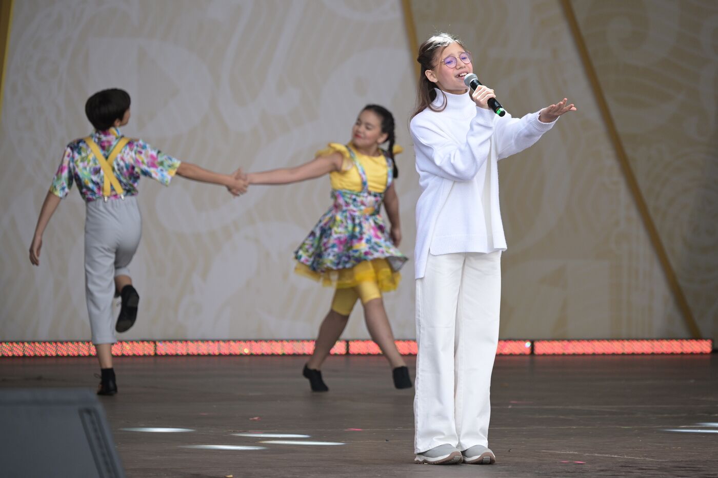 Выставка "Россия". Международный конкурс детского и юношеского творчества "Роза ветров"