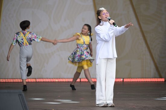 Выставка "Россия". Международный конкурс детского и юношеского творчества "Роза ветров"