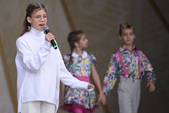 Выставка "Россия". Международный конкурс детского и юношеского творчества "Роза ветров"