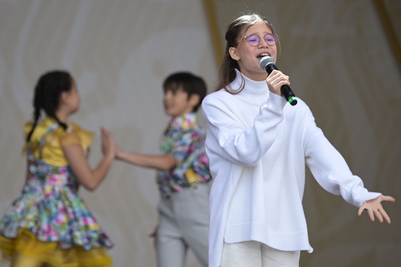 Выставка "Россия". Международный конкурс детского и юношеского творчества "Роза ветров"