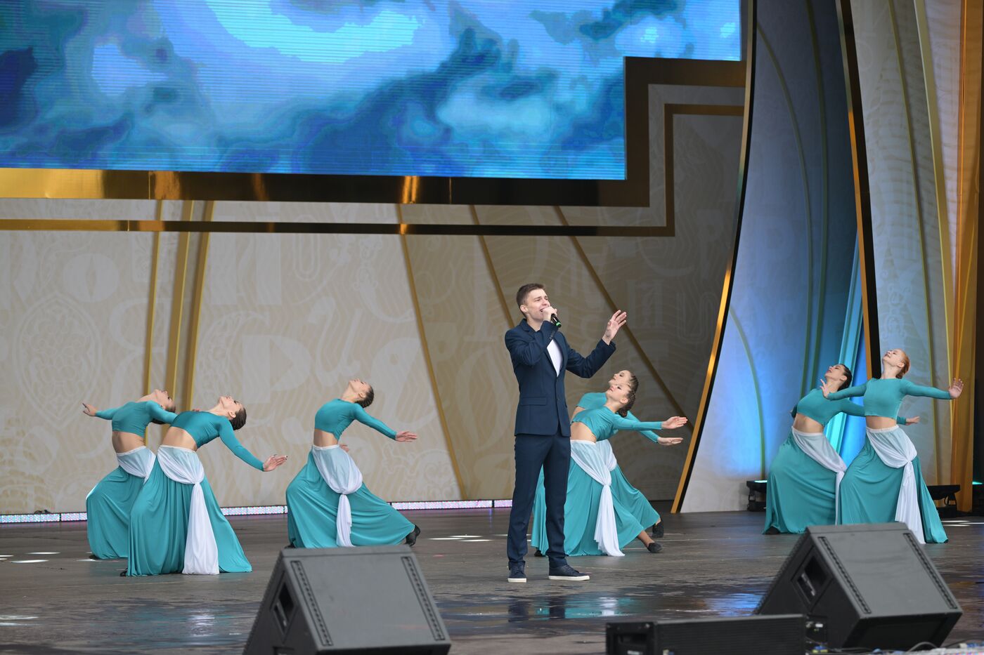 Выставка "Россия". Международный конкурс детского и юношеского творчества "Роза ветров"