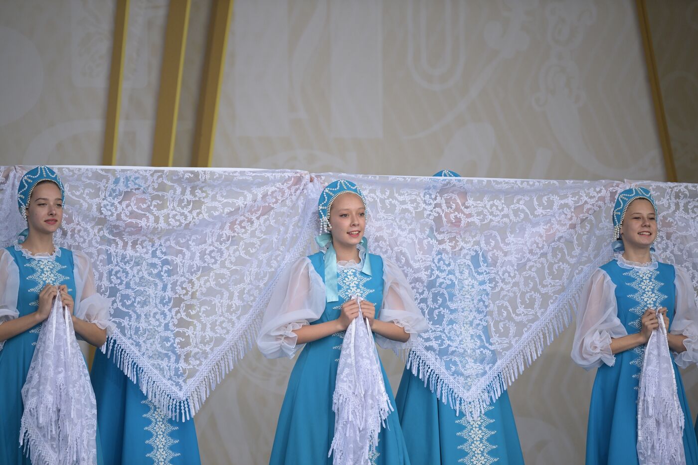 Выставка "Россия". Международный конкурс детского и юношеского творчества "Роза ветров"