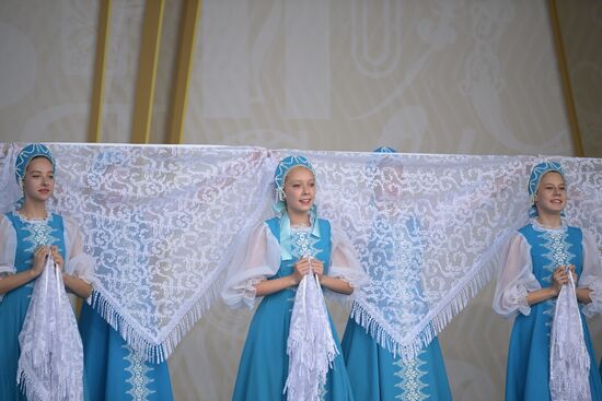 Выставка "Россия". Международный конкурс детского и юношеского творчества "Роза ветров"