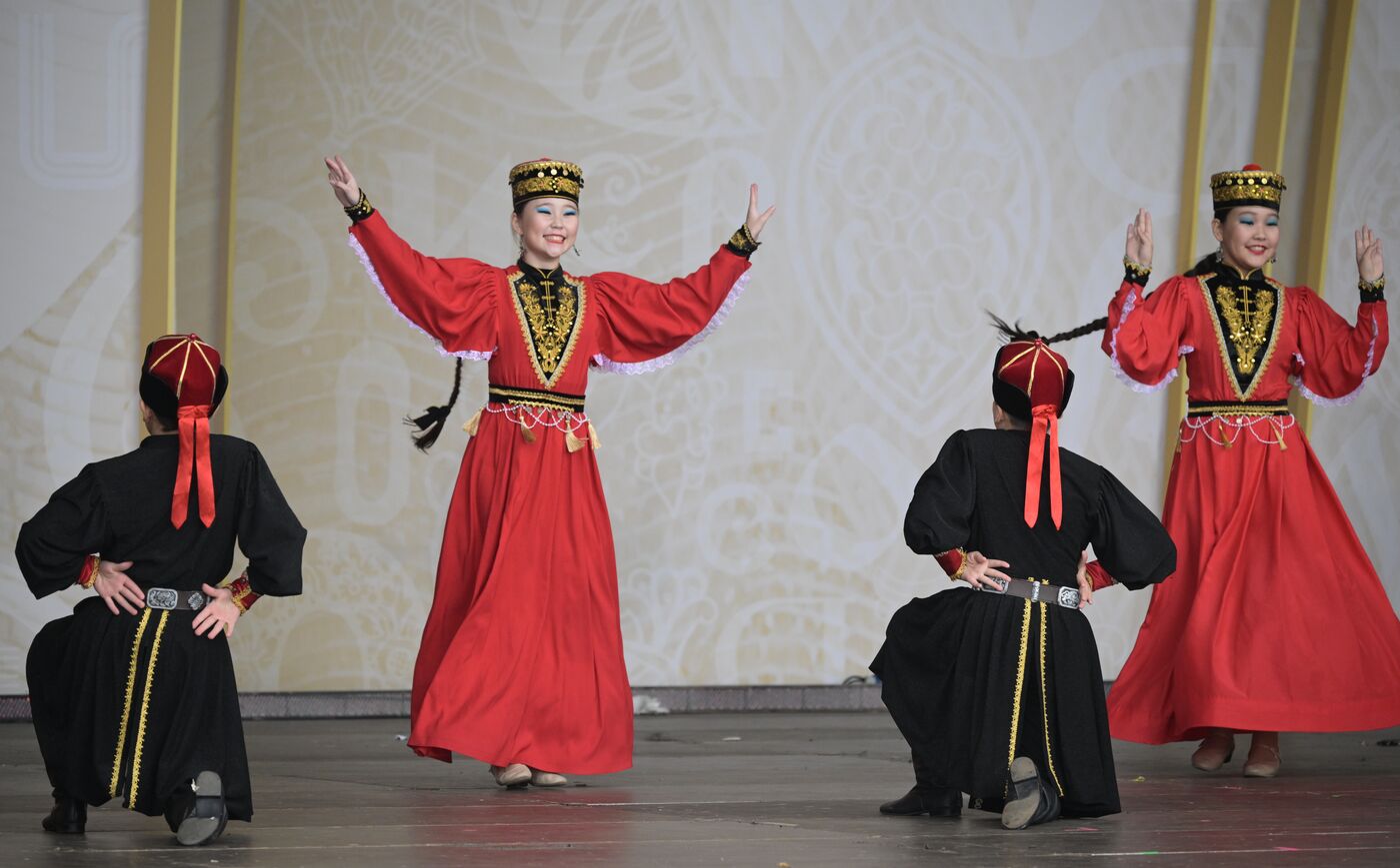 Выставка "Россия". Международный конкурс детского и юношеского творчества "Роза ветров"