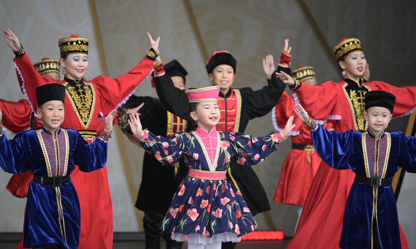 Выставка "Россия". Международный конкурс детского и юношеского творчества "Роза ветров"