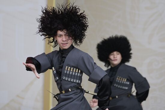 Выставка "Россия". Международный конкурс детского и юношеского творчества "Роза ветров"