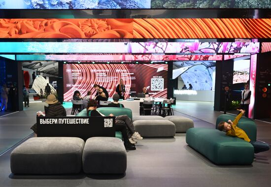 Работа выставки "Россия"