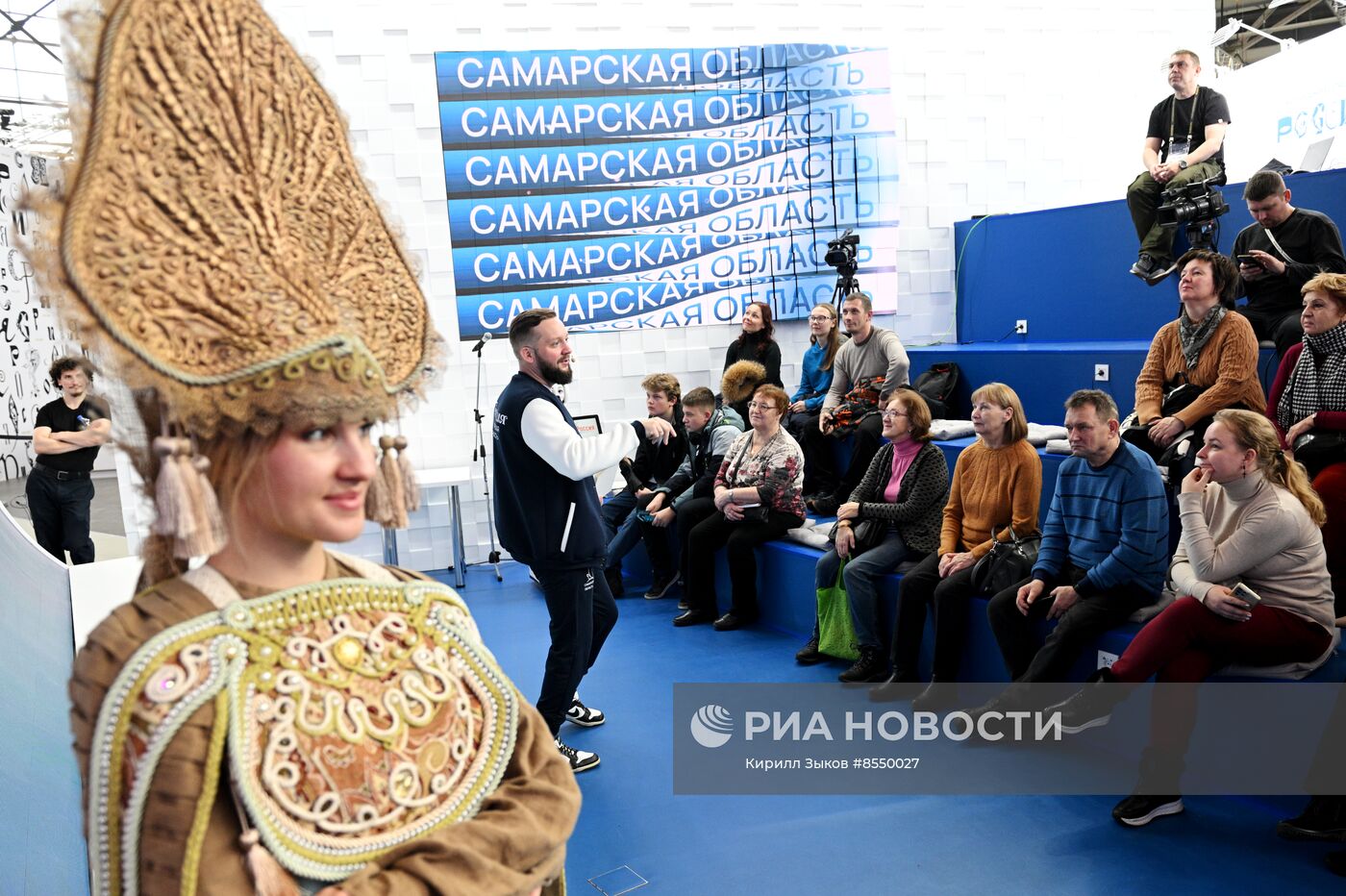 Работа выставки "Россия"