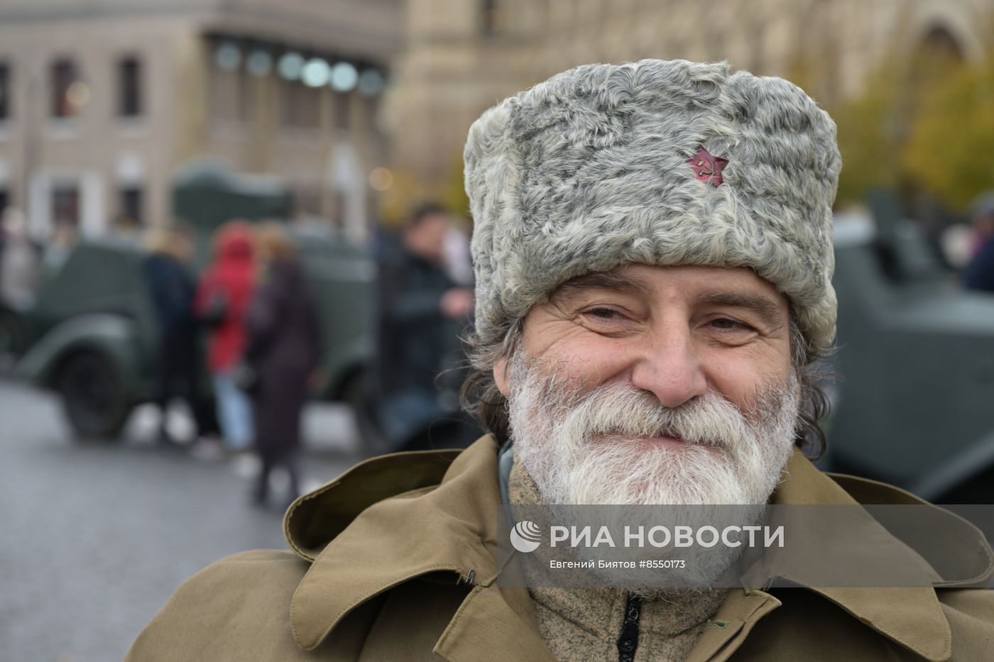 Выставка на Красной площади в честь годовщины парада 1941 г.