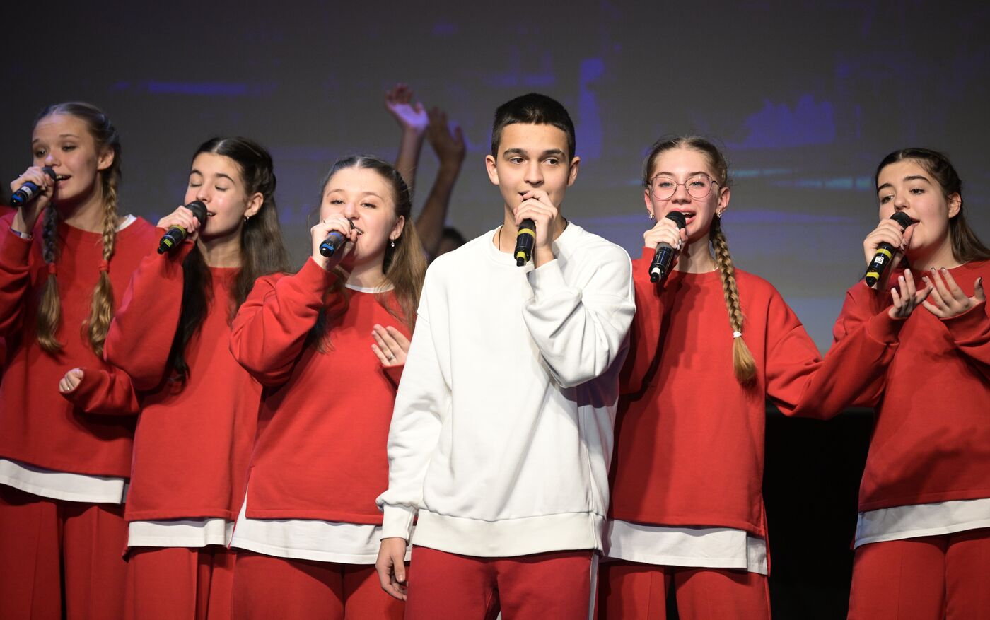 Выставка "Россия". Международный конкурс детского и юношеского творчества "Роза ветров"