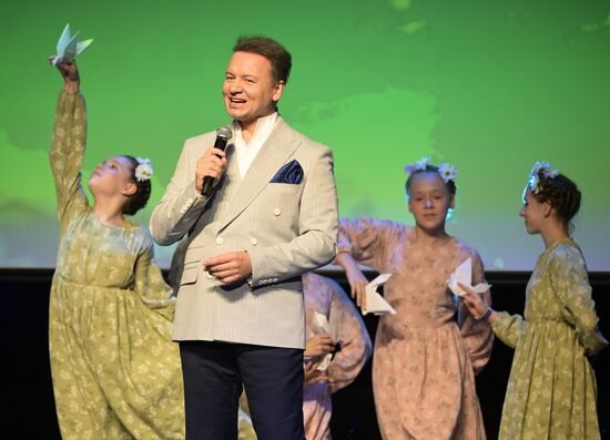 Выставка "Россия". Международный конкурс детского и юношеского творчества "Роза ветров"