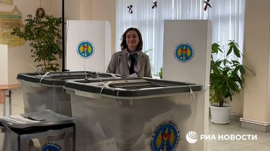 Майя Санду проголосовала на всеобщих местных выборах в Молдавии