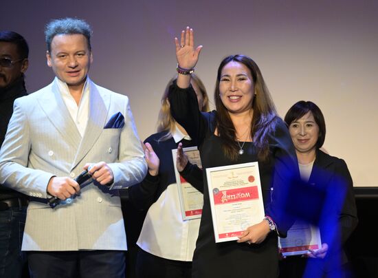 Выставка "Россия". Международный конкурс детского и юношеского творчества "Роза ветров"