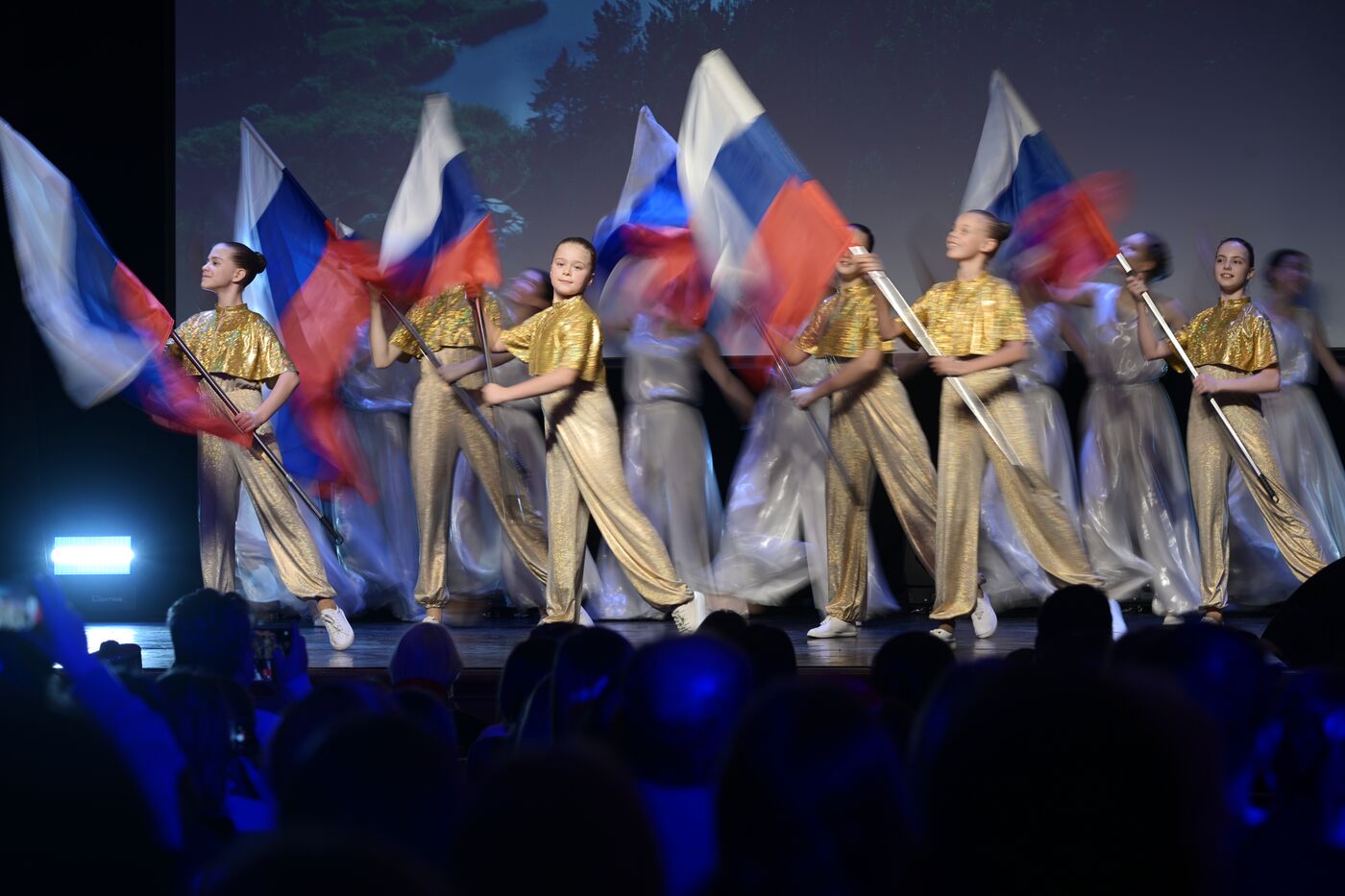 Выставка "Россия". Международный конкурс детского и юношеского творчества "Роза ветров"