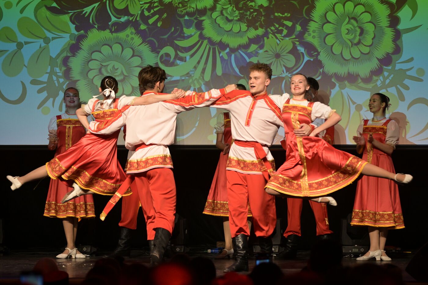 Выставка "Россия". Международный конкурс детского и юношеского творчества "Роза ветров"