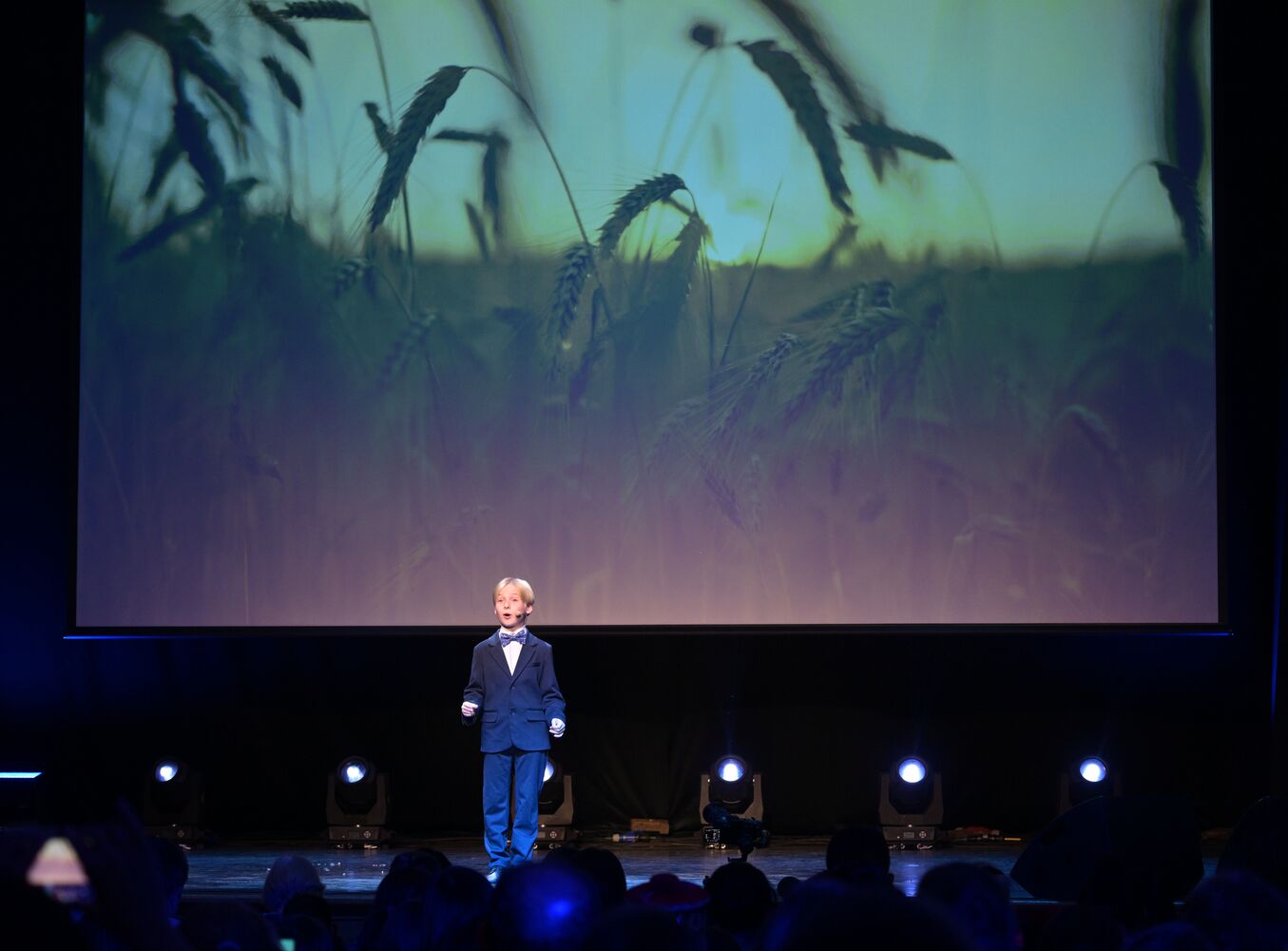 Выставка "Россия". Международный конкурс детского и юношеского творчества "Роза ветров"