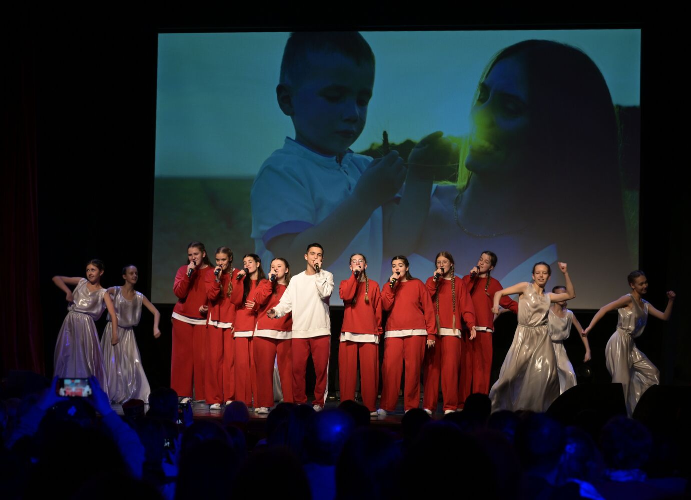 Выставка "Россия". Международный конкурс детского и юношеского творчества "Роза ветров"