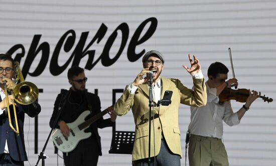 Выставка "Россия". Выступление ВИА "Пролетарское танго"