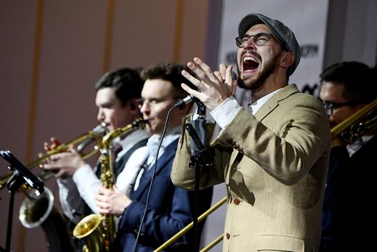 Выставка "Россия". Выступление ВИА "Пролетарское танго"