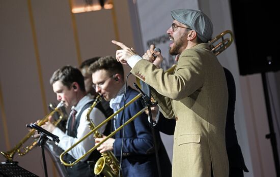 Выставка "Россия". Выступление ВИА "Пролетарское танго"