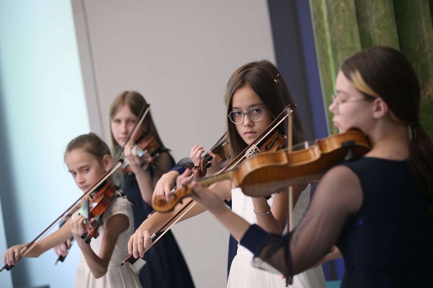 Выставка "Россия". Международный конкурс детского и юношеского творчества "Роза ветров"
