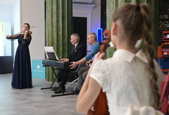 Выставка "Россия". Международный конкурс детского и юношеского творчества "Роза ветров"