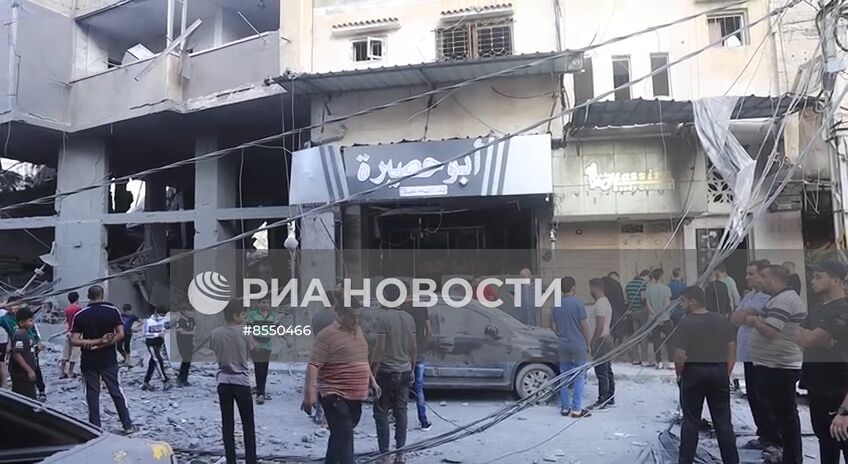 Последствия удара Израиля по жилому дому в Газе