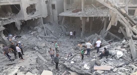 Последствия удара Израиля по жилому дому в Газе