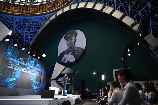 Выставка "Россия".  Марафон "Знание. Первые". Трек "Суверенитет"