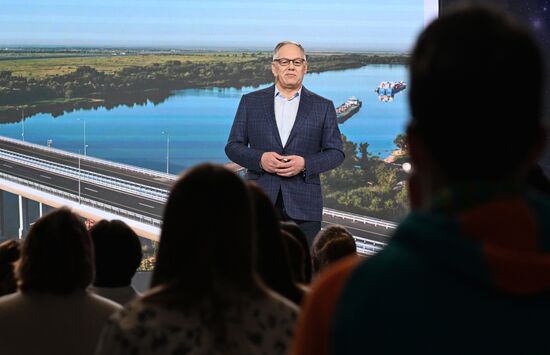 Выставка "Россия".  Марафон "Знание. Первые". Трек "Суверенитет"