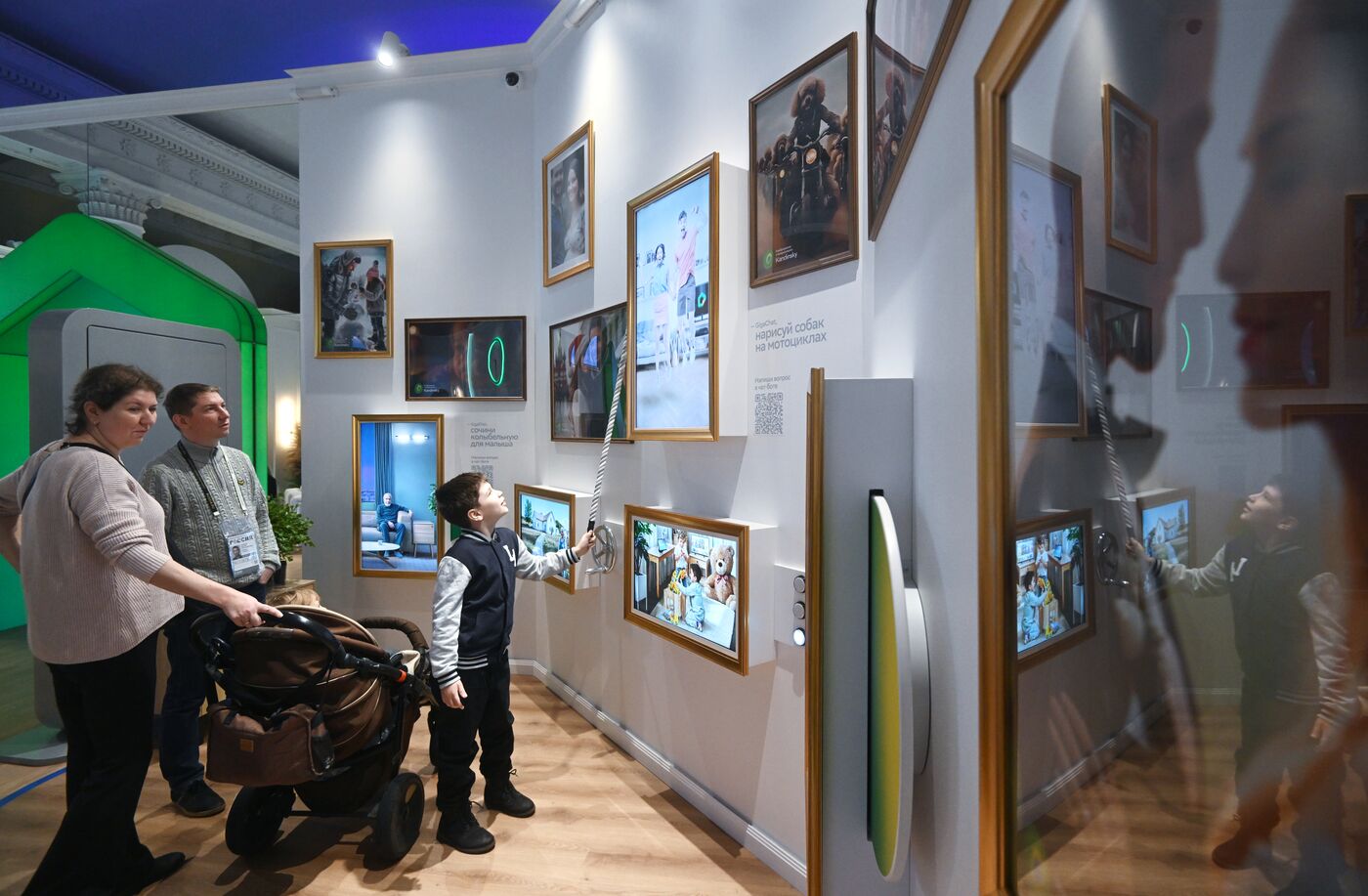 Работа выставки "Россия" 