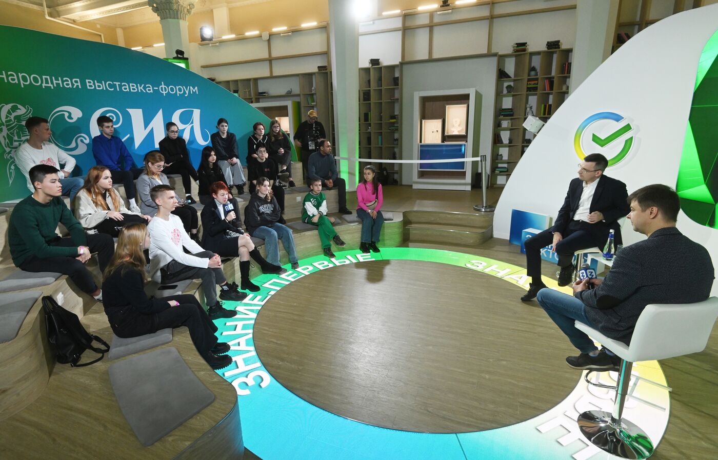 Выставка "Россия". Марафон "Знание. Первые". Трек "Знание. Общество"