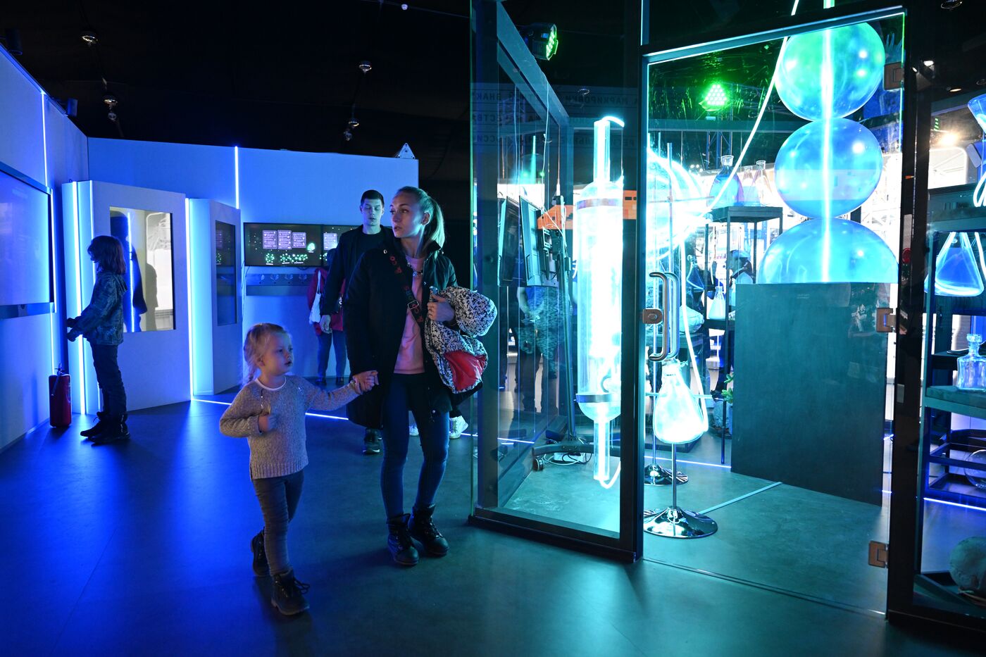 Работа выставки "Россия"