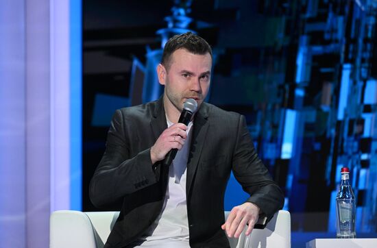 Выставка "Россия".  Марафон "Знание. Первые". Трек "Знание. Сила"