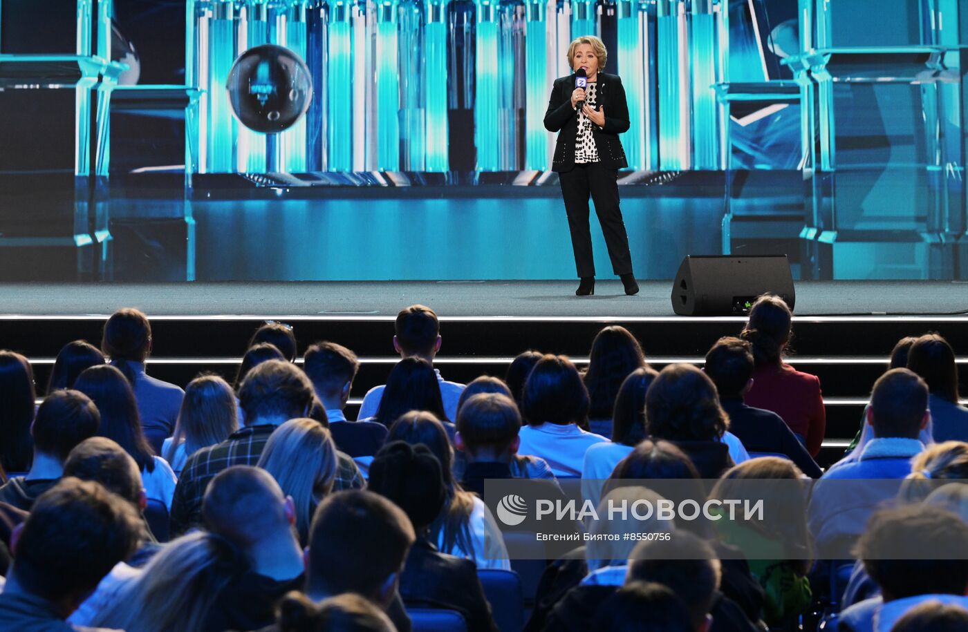 Председатель Совета Федерации РФ В. Матвиенко посетила выставку "Россия" на ВДНХ