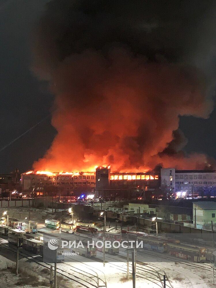 Пожар в ТЦ "Гвоздь" в Улан-Удэ 