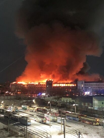 Пожар в ТЦ "Гвоздь" в Улан-Удэ 