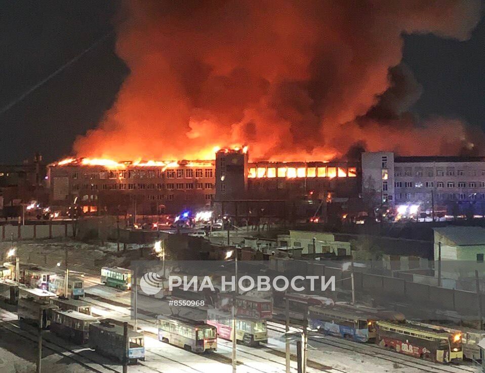Пожар в ТЦ "Гвоздь" в Улан-Удэ 